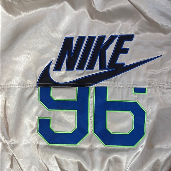 Nike Circa 96 Shiny Silver Hooded Jacket-size medium-New - Picture 6 of 6